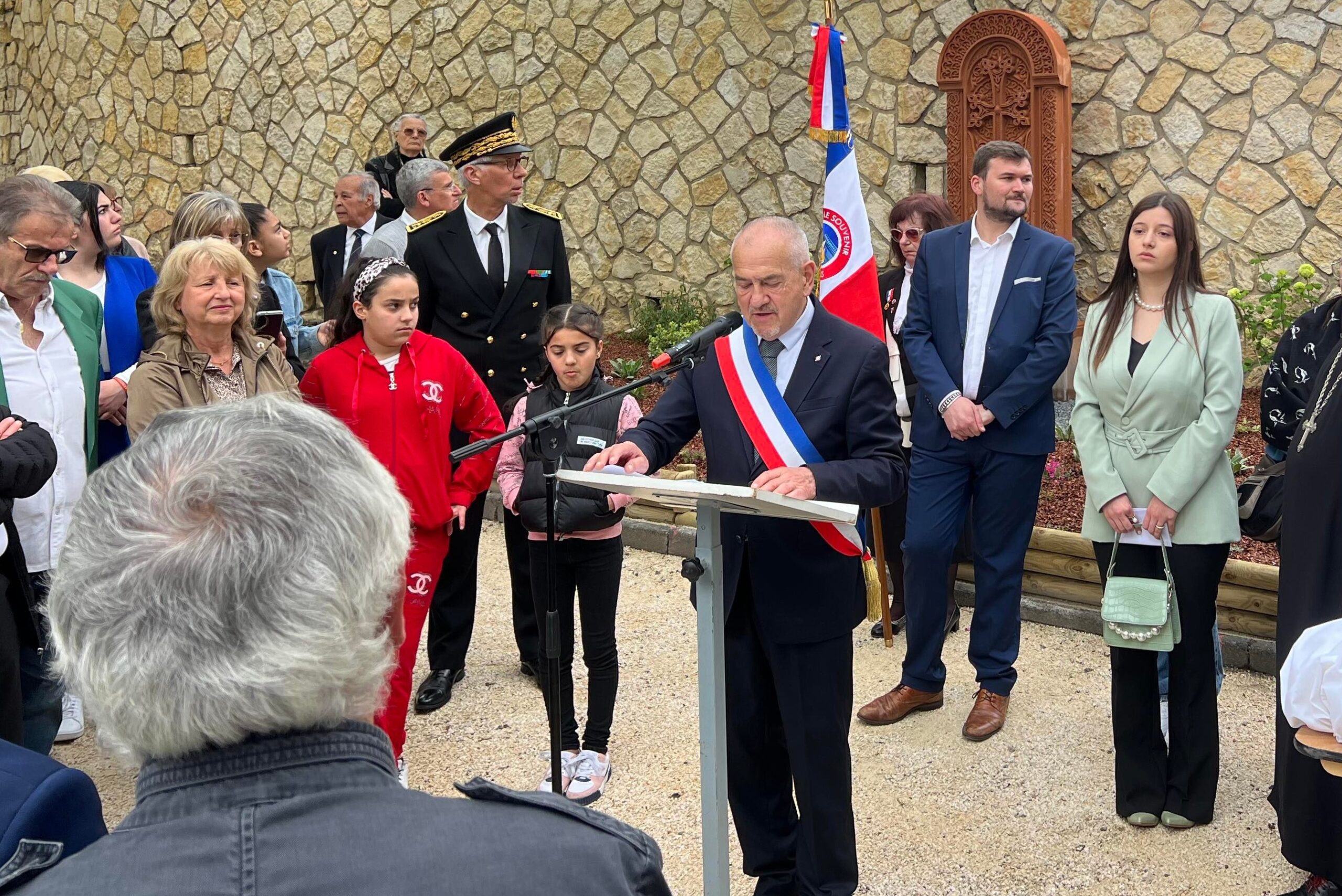 Un khatchkar arménien inauguré à Privas (Ardèche) à l’occasion du 108e anniversaire du génocide des Arméniens