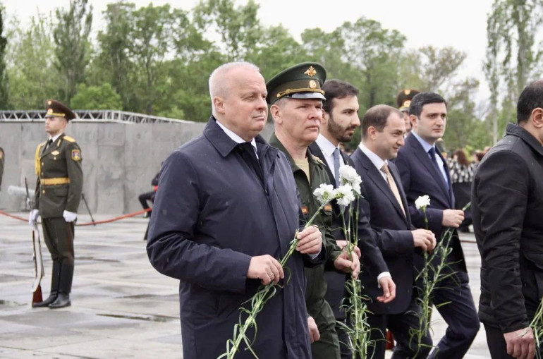 En ce jour, nous pleurons avec le peuple arménien affirme l&rsquo;ambassadeur de Russie en Arménie, au mémorial du génocide des Arméniens de Tsitsernakaberd