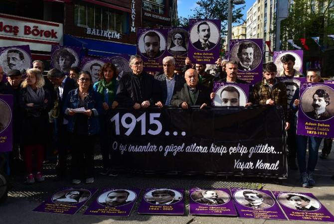 En Turquie, des membres du parti « Gauche verte » ont commémoré à Istanbul le 108e anniversaire du génocide des Arméniens