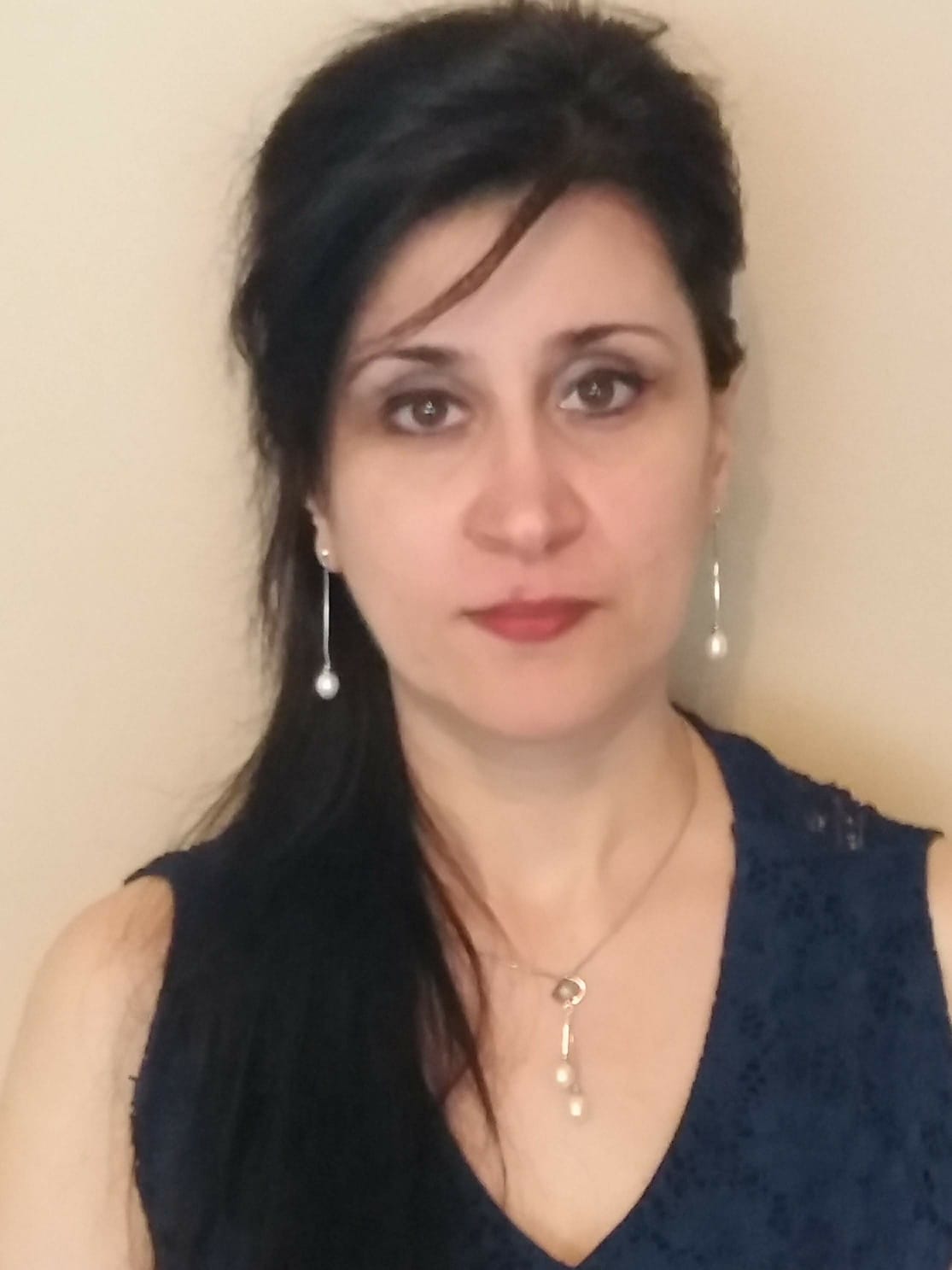 Luciné Pétrosyan, soprano, cheffe de chœur et auteure-compositrice, amoureuse de Komitas veut diffuser le chant arménien en France