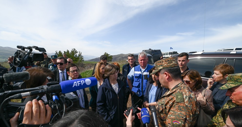 Edward Asryan a présenté les conséquences de l&rsquo;agression militaire de l&rsquo;Azerbaïdjan contre l&rsquo;Arménie au ministre français des Affaires étrangères