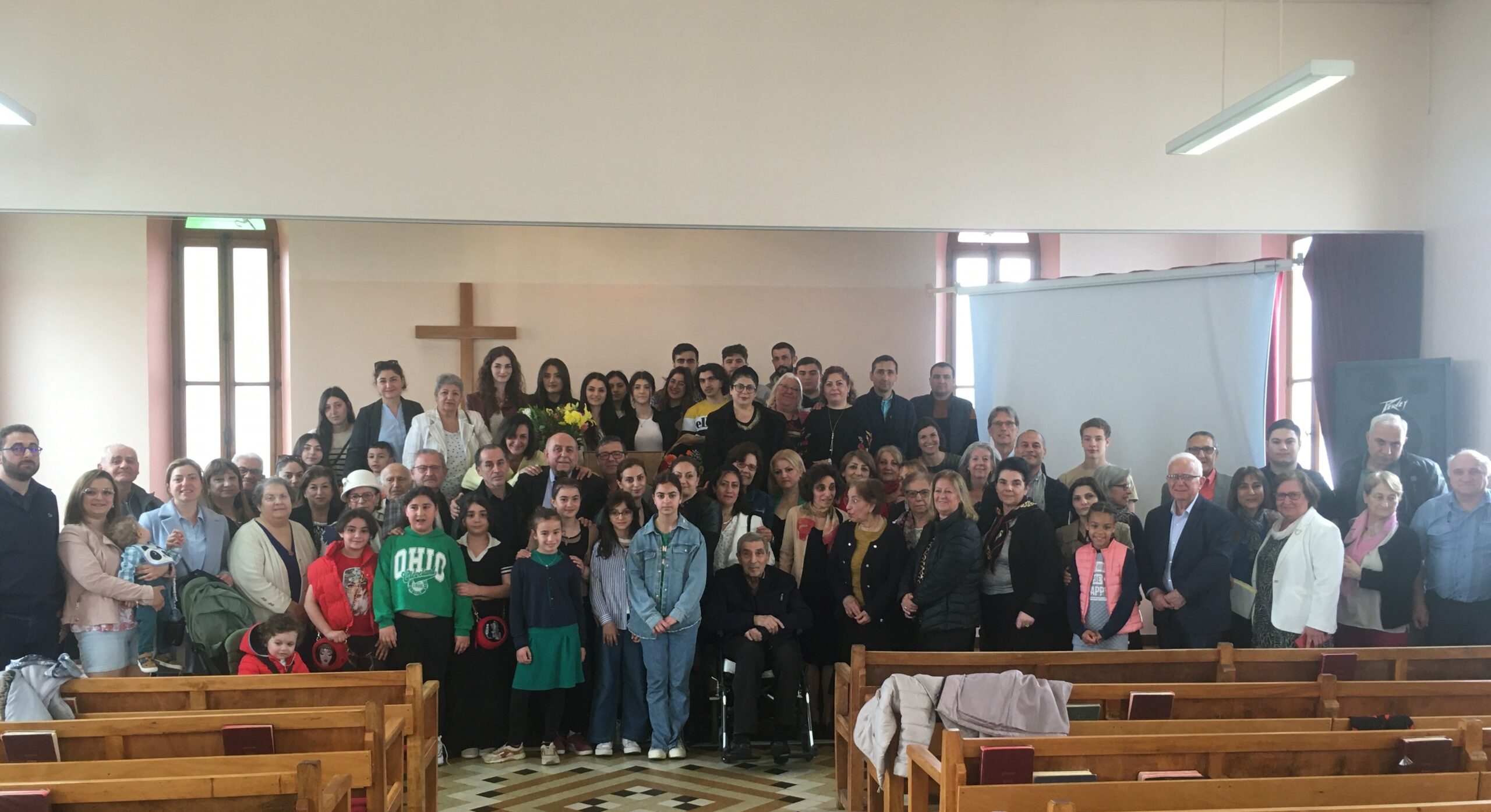 Les adieux émouvants face aux nombreux fidèles et amis du Pasteur Luder Nassanian et son épouse à l’église Maranatha de Valence, ce dimanche 30 avril