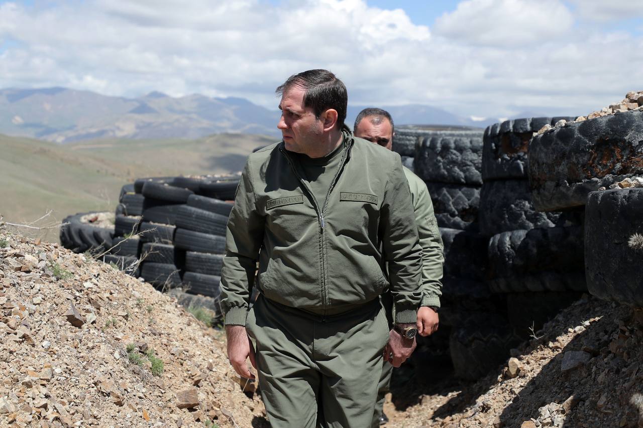 Le ministre arménien de la Défense, a visité la zone frontalière sud-ouest de l’Arménie