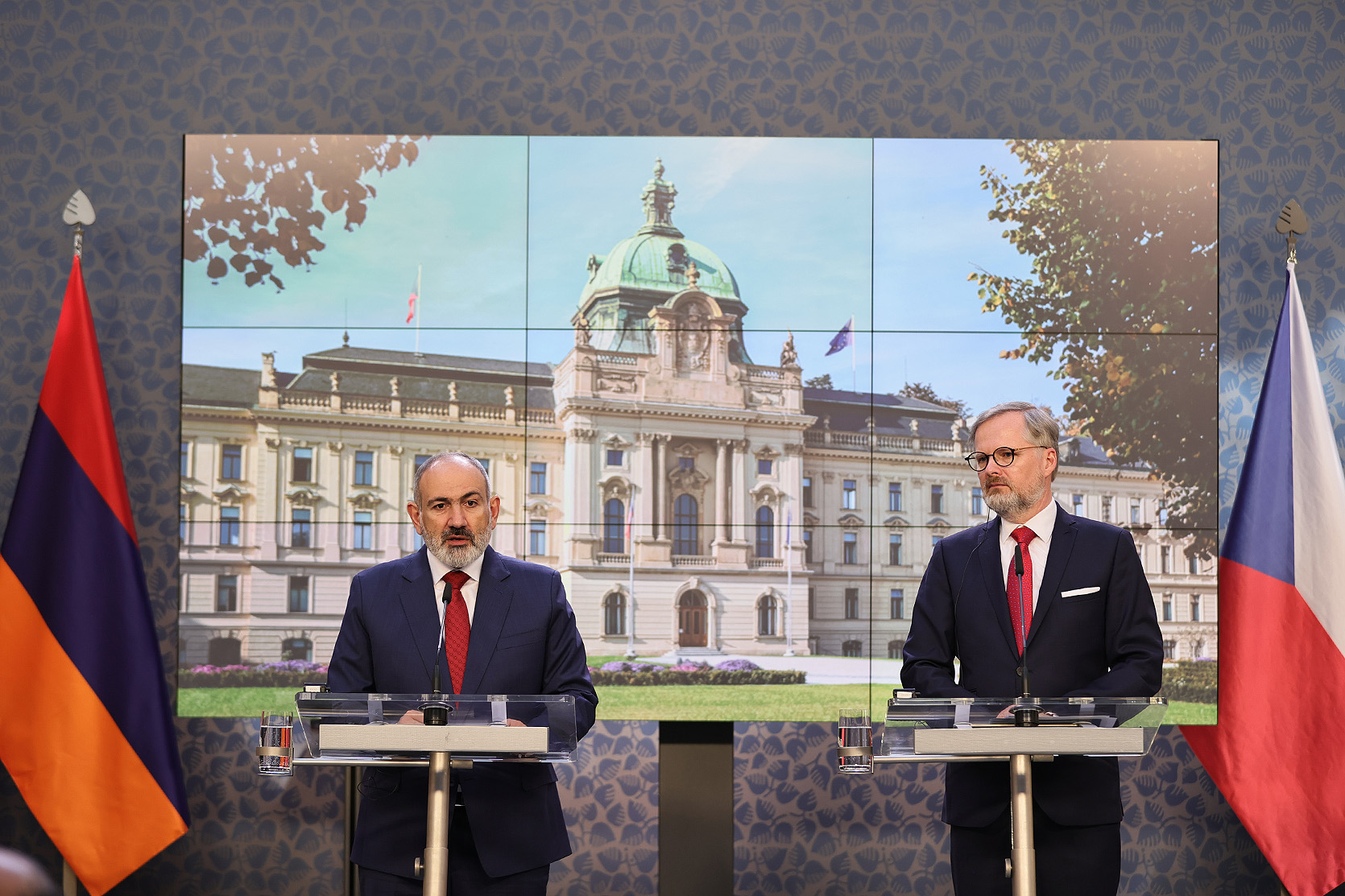 Depuis Prague, Pachinian appelle la communauté internationale à ses responsabilités face à la « crise humanitaire » en cours au Karabagh