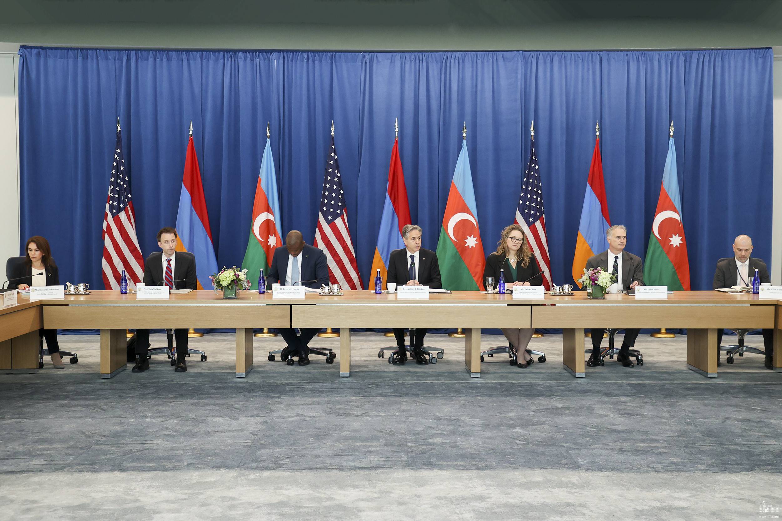 Un accord « en vue » entre l&rsquo;Arménie et l&rsquo;Azerbaïdjan,  par Léon BRUNEAU