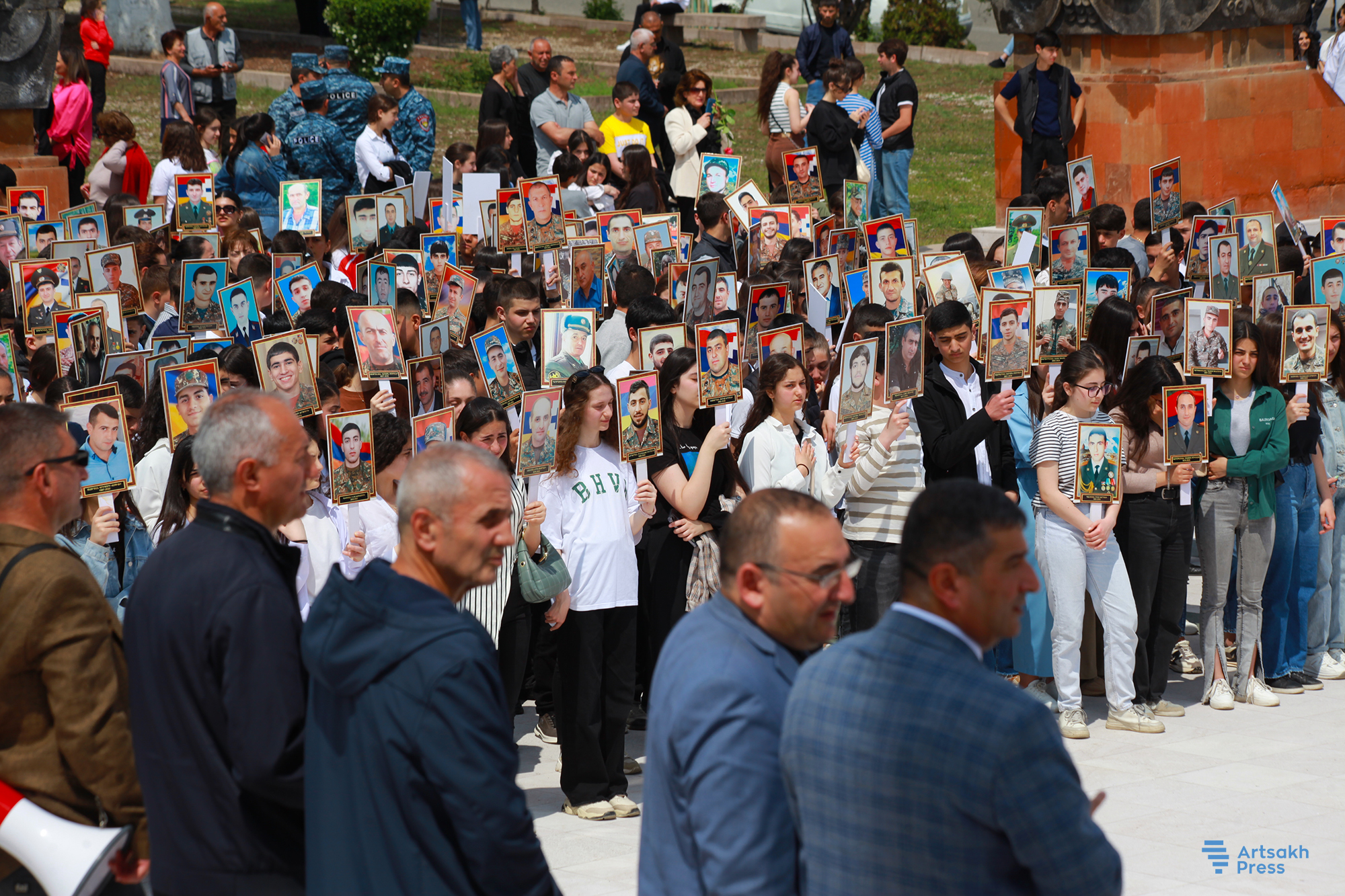 Une cérémonie de requiem a eu lieu dans l&rsquo;église Sourp Astvatsatsin de Stepanakert en mémoire des martyrs de la Grande Guerre patriotique et de la guerre d&rsquo;Artsakh