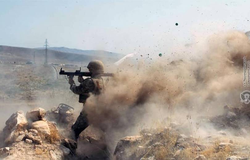 Les officiers du 2e corps d&rsquo;armée arménienne auraient frappé les véhicules blindés azéris et ont lancé une contre-attaque digne de ce nom sans avoir de victimes