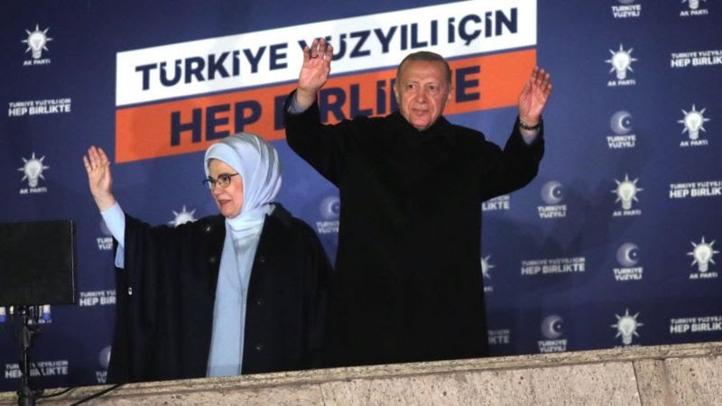 Erdogan passe sous la barre des 50%, sur près de 90% des bulletins