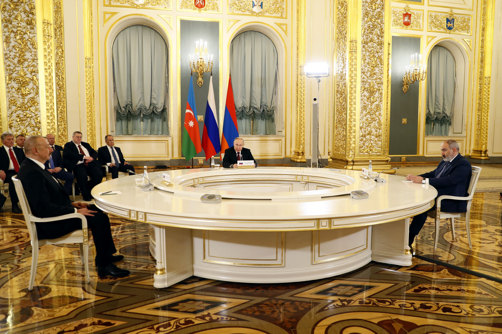 Arménie et Azerbaidjan optimistes à l&rsquo;ouverture de négociations directes à  Moscou