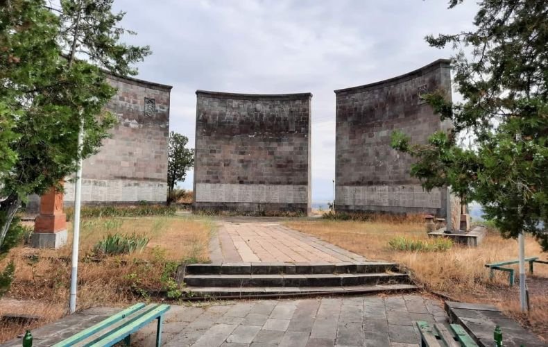 Les Azéris à Berdzor (Artsakh occupée) ont rasé le mémorial aux victimes de la Grande Guerre patriotique