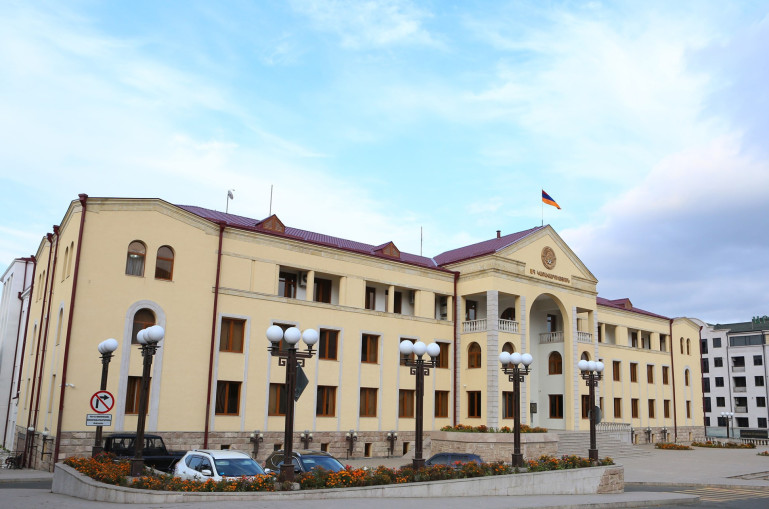 Accompagnés des troupes russes de maintien de la paix, 28 personnes ont été transférées d&rsquo;Artsakh vers l&rsquo;Arménie et 27 d&rsquo;Arménie vers l&rsquo;Artsakh