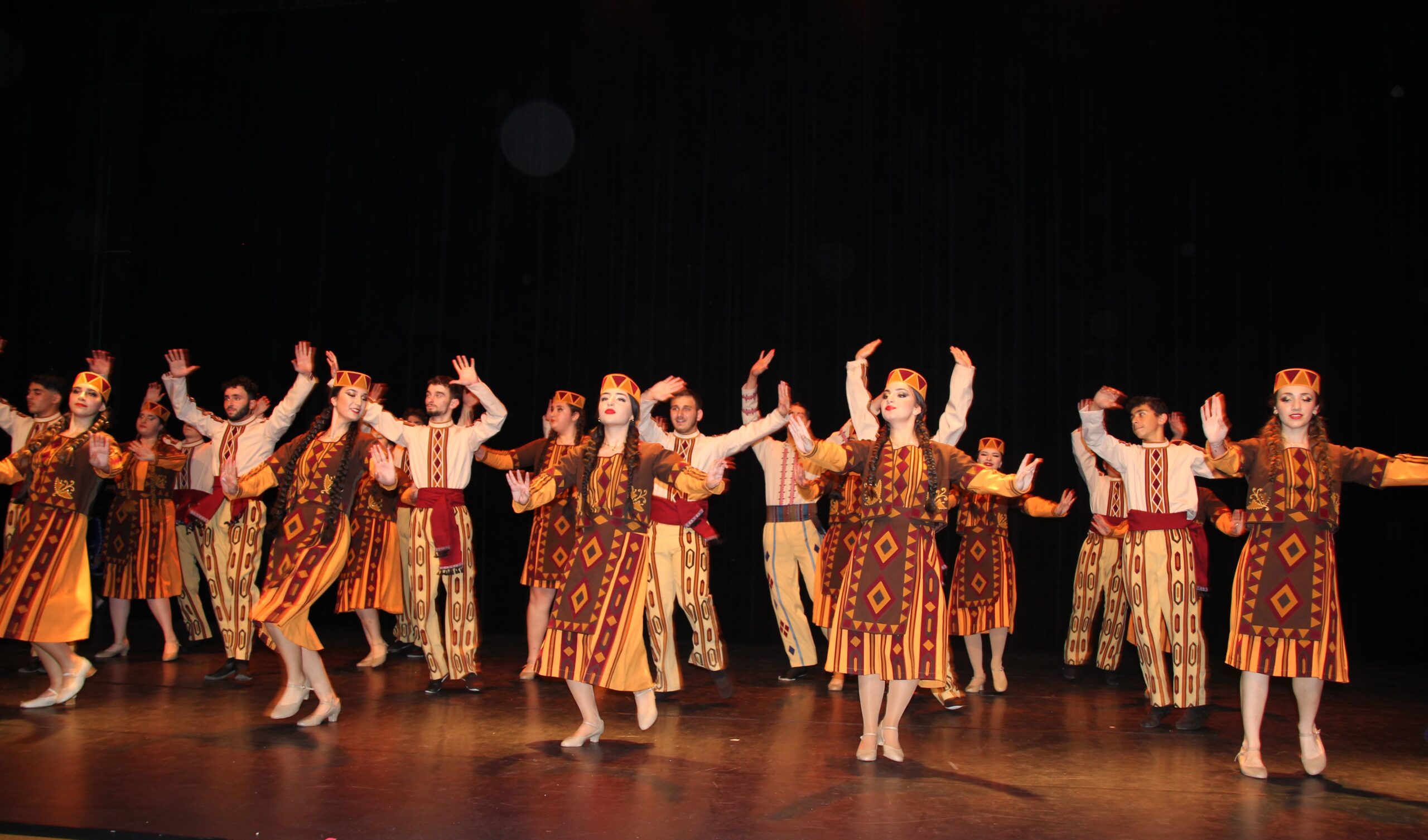 Le chant, la musique et les danses arméniennes au rendez-vous du gala de l’école-Académie de danse et de musique arménienne « Georges Markarian » samedi soir à St-Marcel-Lès-Valence