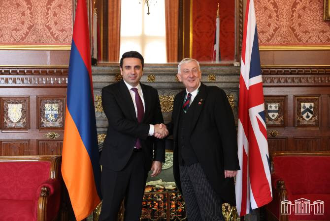 Rencontre entre Alen Simonyan et Sir Lindsay Hoyle de la Chambre des communes