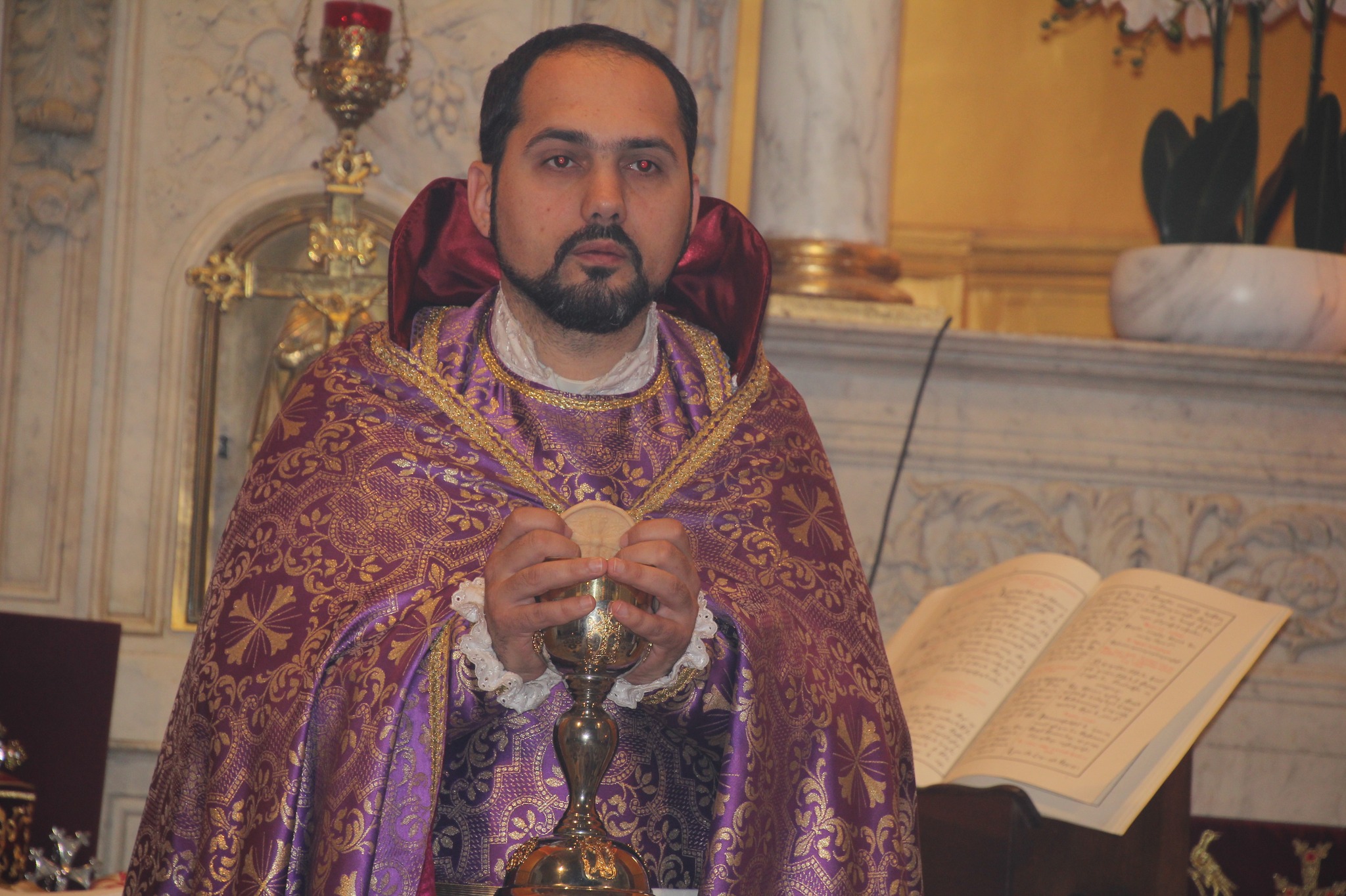 Romans : dimanche 11 juin messe à l’église Saint-Nicolas et conférence sur le Muron (Saint Chrême) par le père Houssik Sargsyan