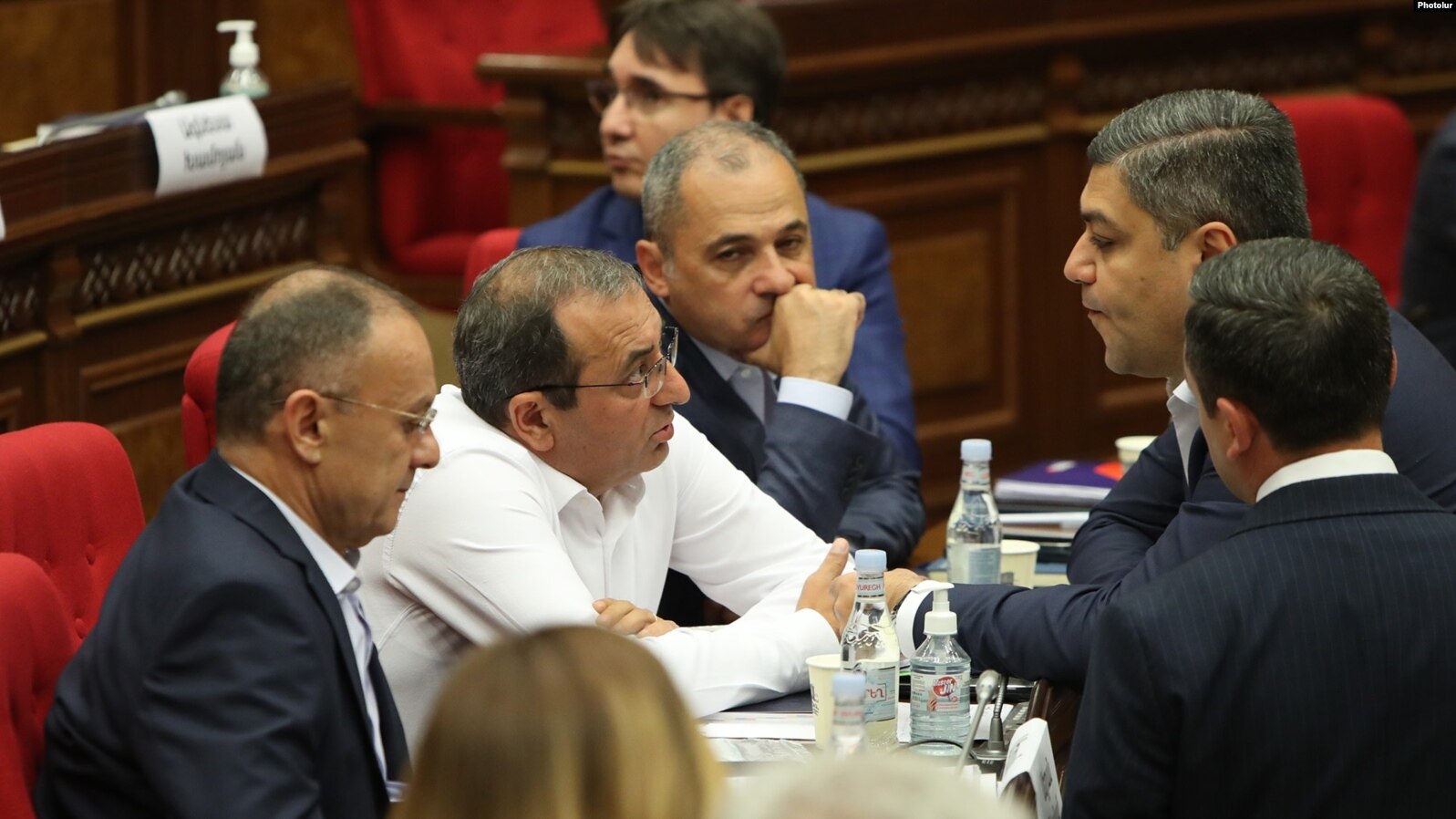 Les principaux groupes d&rsquo;opposition restent indécis sur les élections à Erevan