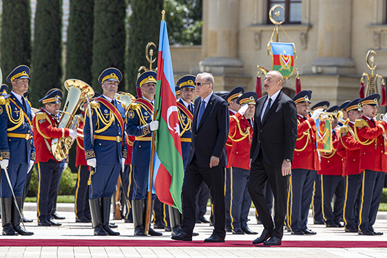 En visite en Azerbaïdjan, Erdogan affiche son alliance avec Aliev