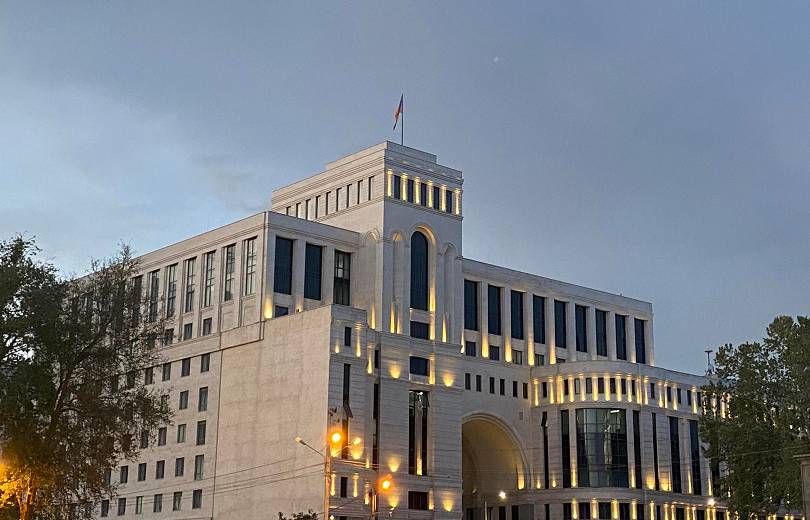 Le ministère des Affaires étrangères d’Arménie a exprimé son vif mécontentement à l&rsquo;ambassadeur de Russie pour l&rsquo;incident impliquant des casques bleus russes sur le pont de Hakari