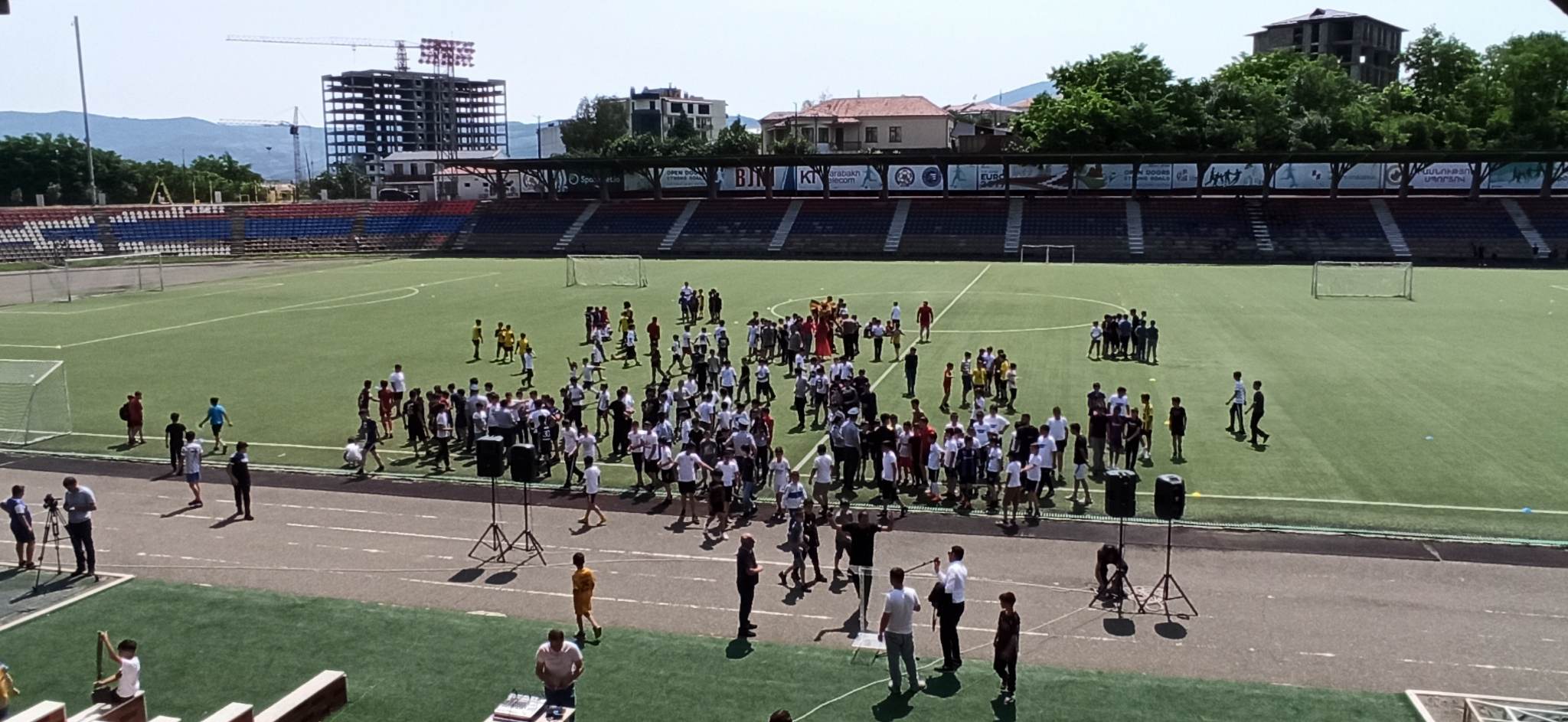 Un tournoi de football des jeunes a commencé à Stepanakert