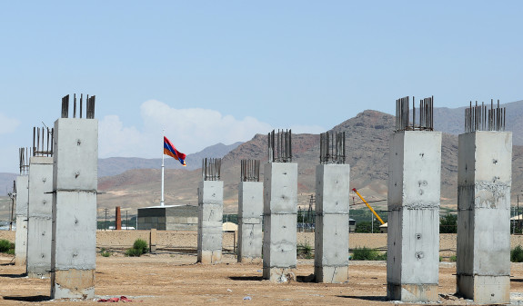 Les Azéris ont de nouveau tiré sur l&rsquo;usine métallurgique en construction à Yeraskh selon Pastinfo