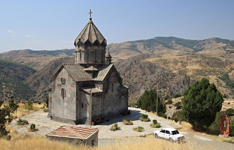 L&rsquo;Azerbaïdjan transforme l&rsquo;église arménienne Sourp Hambardsoum (Sainte Ascension) de Berdzor en mosquée