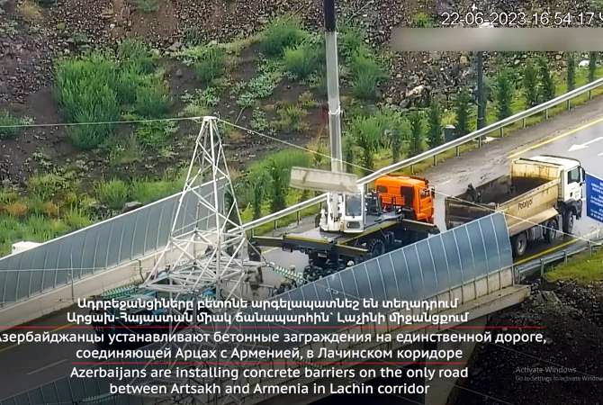 L&rsquo;Azerbaïdjan installe une barrière en béton sur le corridor de Latchine