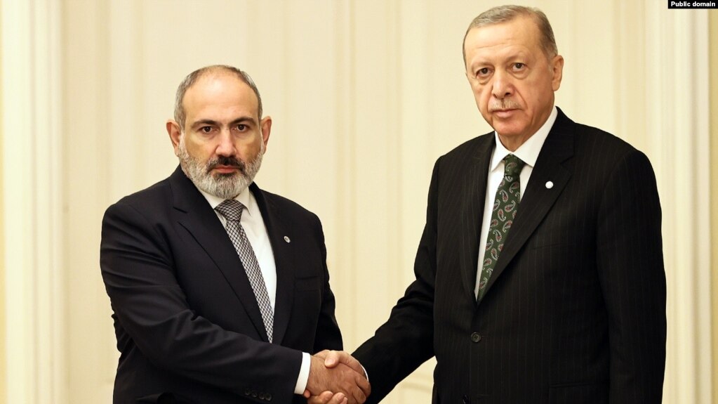 Erdogan et Pachinian discutent des efforts de normalisation