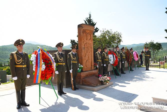 Le président de l&rsquo;Artsakh a rendu hommage à l&rsquo;occasion de la Journée du souvenir des martyrs pour la patrie et des combattants de la liberté disparus