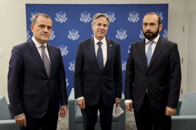 Plus nous nous rapprochons d&rsquo;un accord, plus cela devient difficile affirme Antony Blinken en conclusion de la réunion tripartite avec Mirzoyan et Bayramov