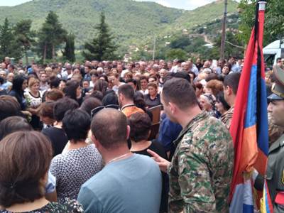 Armo Abgaryan et Gagik Balayan, morts lors de l’attaque de drone azéri ont été inhumés près de Martouni en Artsakh