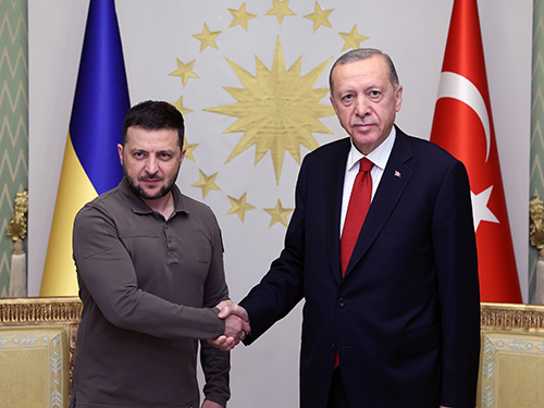 L&rsquo;Ukraine « mérite » d&rsquo;intégrer l&rsquo;Otan, dit Erdogan