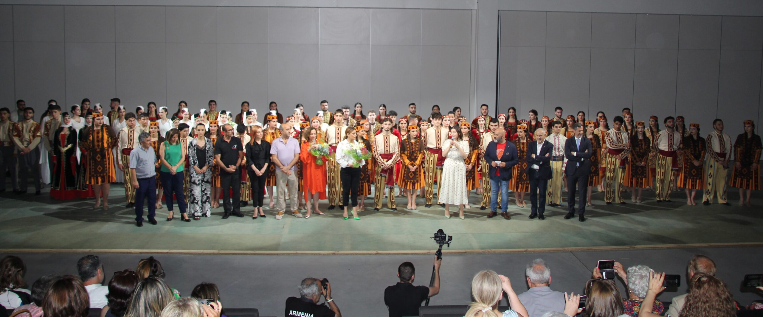 1er Festival de danses et musiques arméniennes au Parc des Expositions: époustouflant !