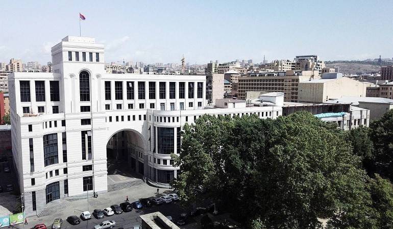 L&rsquo;Arménie réclame des « efforts internationaux » après la fermeture  d&rsquo;une route clé au Karabakh