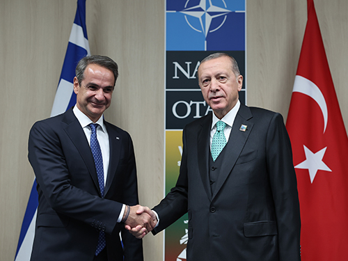 Mitsotakis et Erdogan saluent un « élan positif » dans la relation  gréco-turque