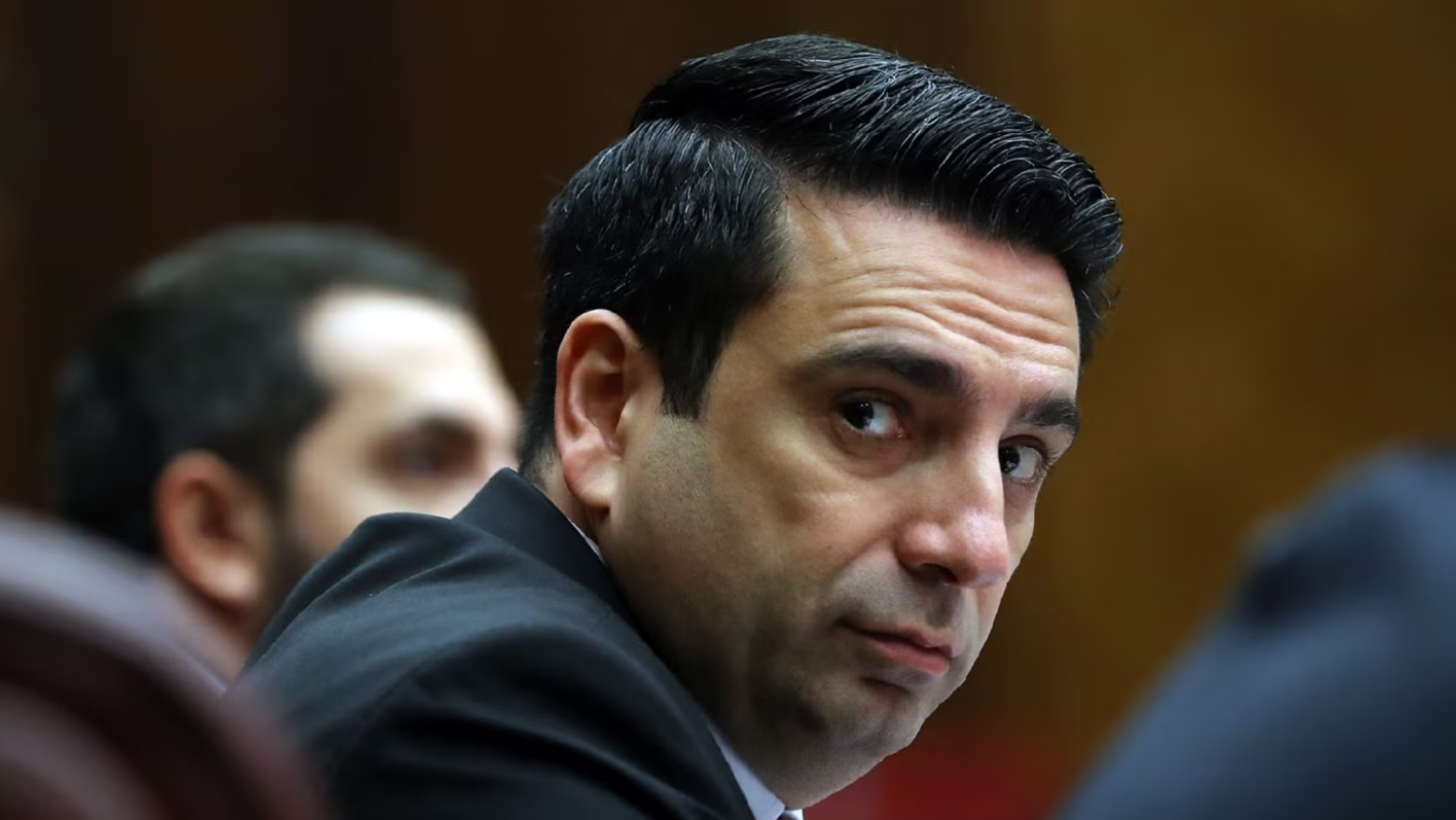 Le président du Parlement serait lié à un projet de logements de luxe