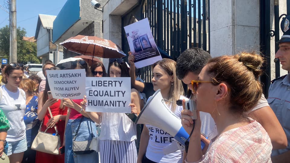 Manifestation à Erévan devant le bâtiment de la délégation de l’UE : Prévenez le génocide en Artsakh