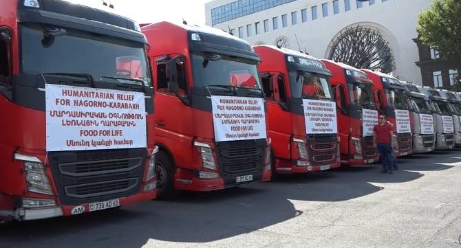Le gouvernement arménien envoie 19 camions avec 400 tonnes d’une aide humanitaire au Haut-Karabakh