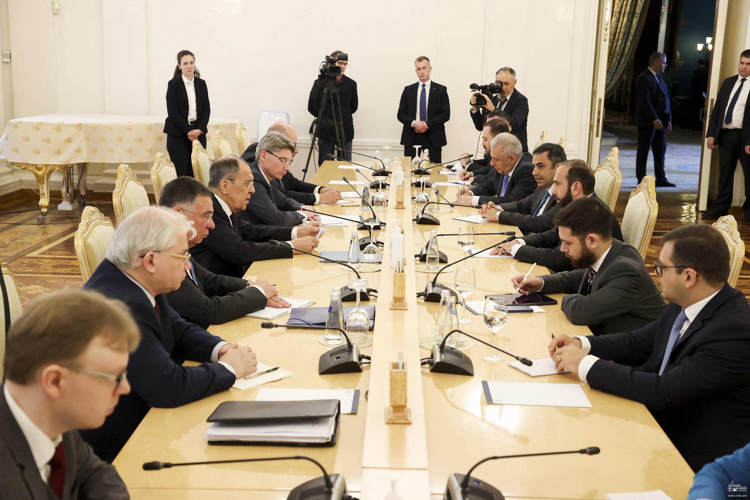 Erevan dément avoir discuté d’un possible retour des Azéris en Arménie lors de pourparlers avec Bakou, comme le prétend pourtant Lavrov