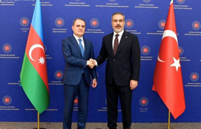 La « route » de Latchine étant le « territoire de l&rsquo;Azerbaïdjan », Bakou est libre de prendre toute décision qu&rsquo;il juge nécessaire affirme le ministre turc des Affaires étrangères