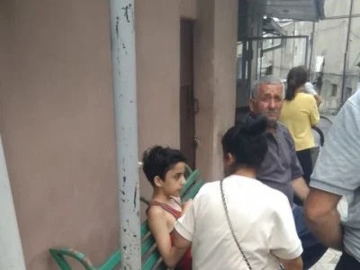 Un enfant qui faisait la queue pour du pain à Stepanakert (Artsakh) s&rsquo;est évanoui, la population lui a porté aussitôt secours