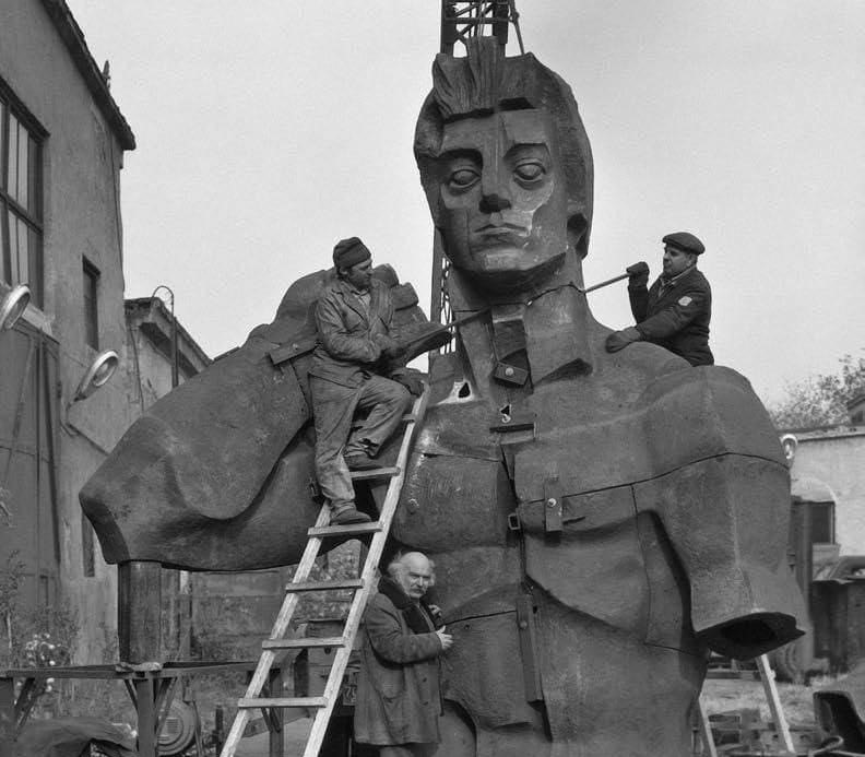 La statue du Travailleur reviendra sur la place du Travail à Erévan