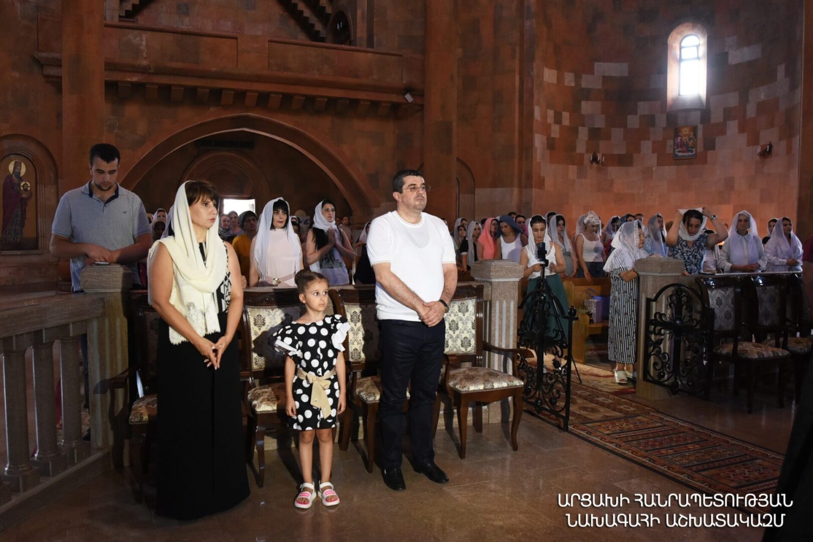 Le président de l&rsquo;Artsakh s&rsquo;est joint à la prière unie ce samedi à la cathédrale Sourp Asdvadzadine de Stepanakert