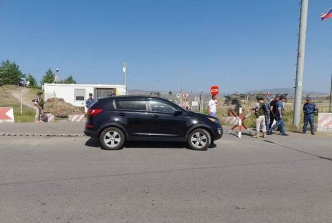Des manifestants du Haut-Karabakh bloquent l&rsquo;entrée du QG du contingent russe de maintien de la paix