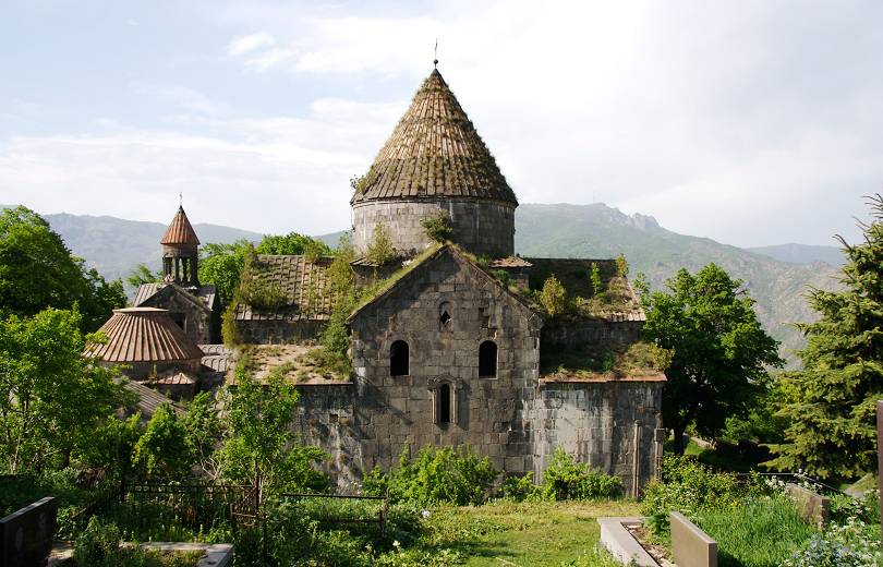 L&rsquo;ambassadrice des Etats-Unis a visité le complexe du monastère de Sanahin dans la région de Lori au nord de l’Arménie