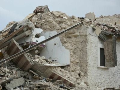A Vakifli, le dernier village arménien de Turquie, les 15 maisons endommagées lors du séisme de février sont détruites