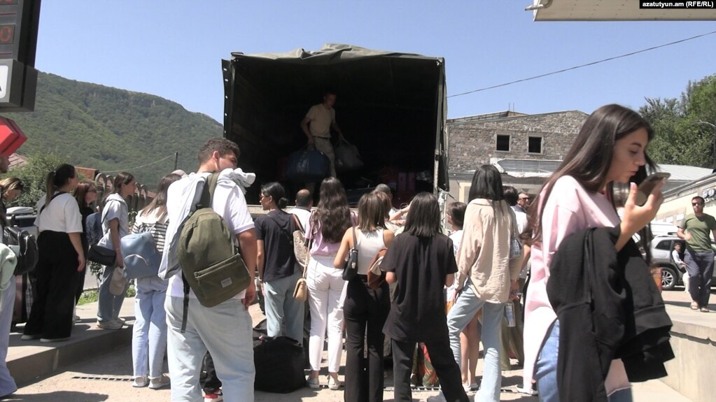 Des résidents du Karabakh sont escortés vers l&rsquo;Arménie