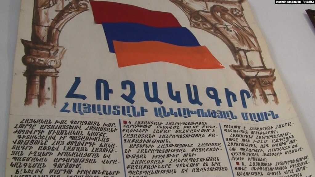 Pashinian critique la déclaration d&rsquo;indépendance de l&rsquo;Arménie de 1990