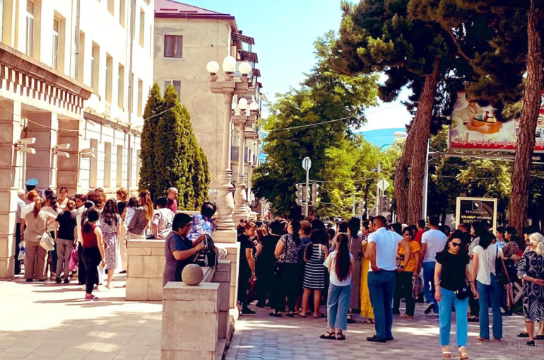 En Artsakh, les gens attendent dans la file d’attente pour obtenir du pain non pas pendant des heures, mais pendant des jours affirme Mary Asatryan