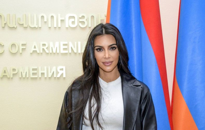 Les Arméniens réunis devant le domicile de Kim Kardashian : « Kim, parle de l&rsquo;Artsakh, arrête le génocide