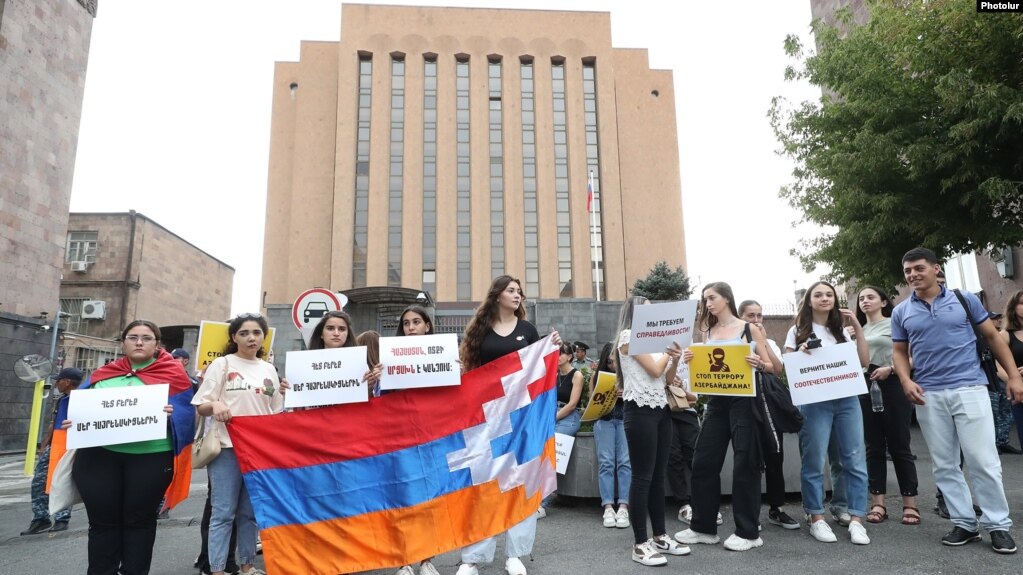 Bakou promet la libération des détenus du Karabakh après dix jours d’emprisonnement