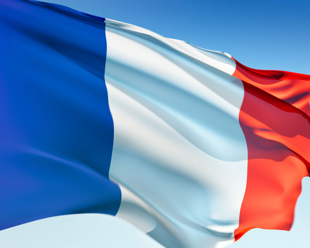 Le drapeau français a été hissé à Stepanakert en signe de gratitude pour le convoi humanitaire et la présence de personnalités politiques françaises au corridor de Latchine (Vidéo)